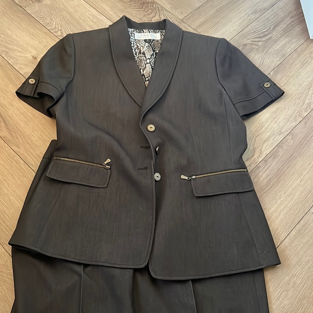 Gorgeous Tahari ASL pantsuit